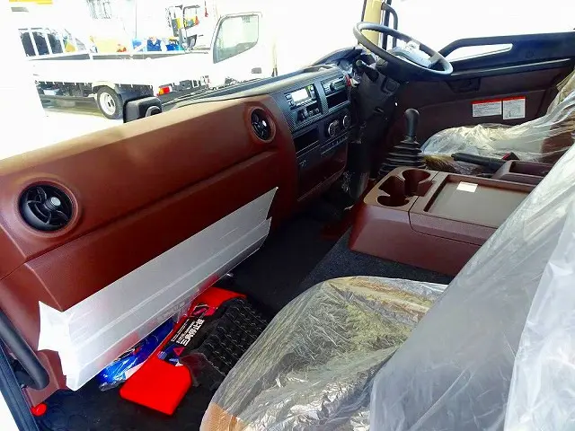 オートAC　PS　PW　SRS　ABS　集中ドアロック　左電格ミラー　エアサスシート/肘掛け　AM/FMラジオ　ETC　バックモニター　アドブルー　ターボ　排気ブレーキ　フロア6MT|日野 レンジャー 2KG-FD2ABG(2WD)の写真8