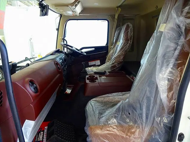 クルーズコントロール　坂道発進補助装置　車線逸脱警報装置　衝突被害軽減ブレーキ　フォグランプ　トラクションコントロール　室内LED灯/カーテン　2人乗りベッド付　消火器1個|日野 レンジャー 2KG-FD2ABG(2WD)の写真9