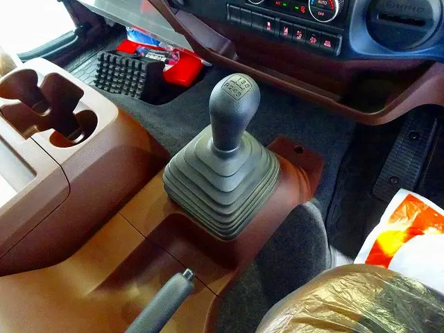 フロア6MT|日野 レンジャー 2KG-FD2ABG(2WD)の写真17