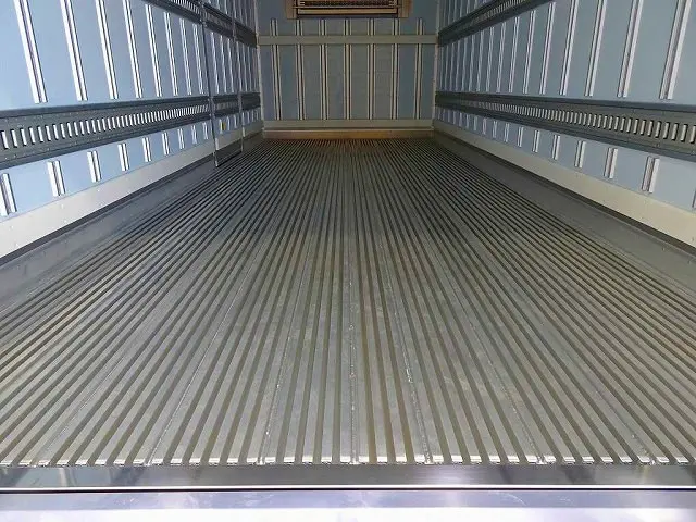 荷台内寸：613×225×200　床キーストン　左サイド開閉式ドア　ラッシングレール2段/ベルト2個　水抜き穴前後2対　荷室LED灯3個　±30度設定　-12度確認　PG/1,000kg|日野 レンジャー 2KG-FD2ABG(2WD)の写真24