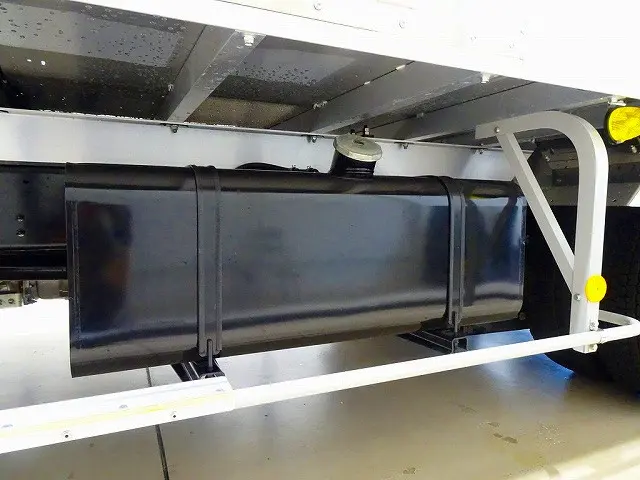 燃料タンク200L　タイヤ止め2個　ステンレス製リアフェンダー　右シャシ中央/リア3連タイヤチェーンフック　右シャシ中央ステンレス製工具箱|日野 レンジャー 2KG-FD2ABG(2WD)の写真45