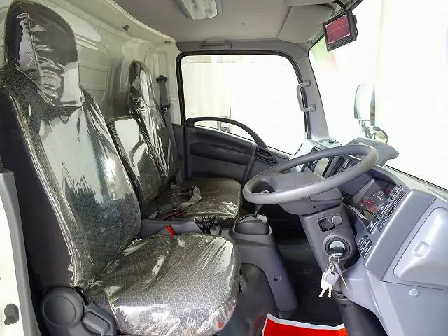 車線逸脱警報装置 衝突被害軽減ブレーキ アイドリングストップ フォグランプ トラクションコントロール 電動パーキングブレーキ 室内蛍光灯 ビニールシートカバー|いすゞ エルフ 2RG-NPR88AN(2WD)の写真6