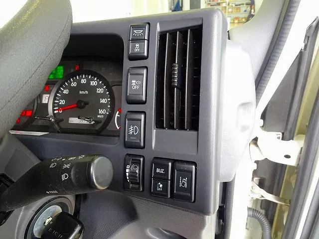 いすゞ エルフ 2RG-NPR88AN(2WD)の写真18