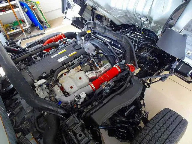 エンジンルーム|いすゞ エルフ 2RG-NPR88AN(2WD)の写真40