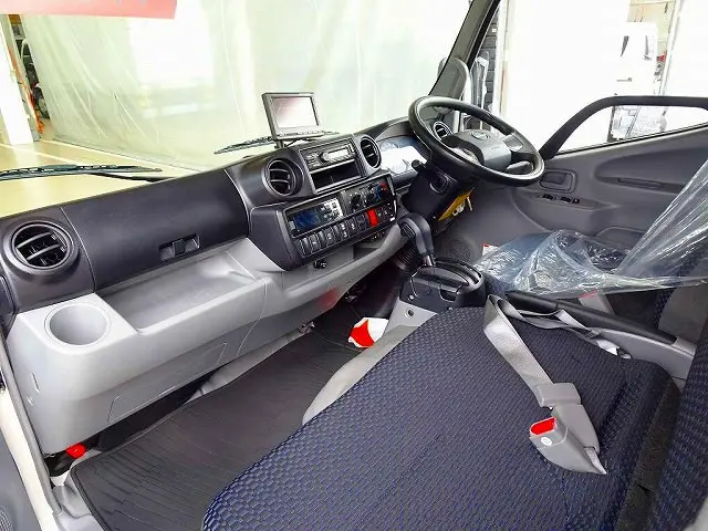 AC PS PW SRS ABS 集中ドアロック AM/FMラジオ ETC バックモニター ドラレコ ターボ 排気ブレーキ 車線逸脱警報装置 PCS アイドリングストップ TRC|日野 デュトロ 2RG-XZC605M(2WD)の写真7