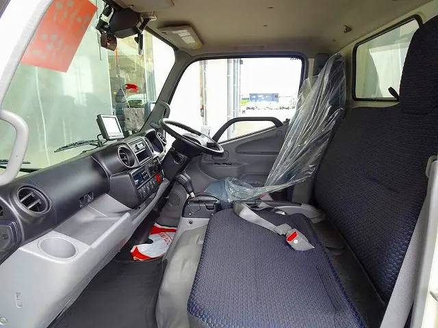 AC PS PW SRS ABS 集中ドアロック AM/FMラジオ ETC バックモニター ドラレコ ターボ 排気ブレーキ 車線逸脱警報装置 PCS アイドリングストップ TRC|日野 デュトロ 2RG-XZC605M(2WD)の写真8