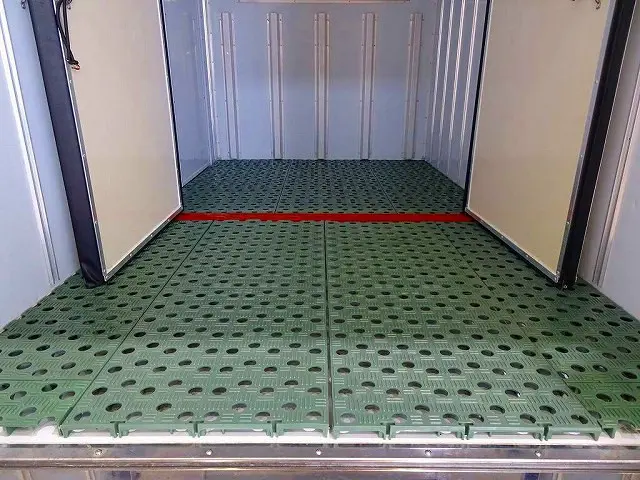 荷台内寸:303×166×165 床FRP製/プラスチックすのこ付 左サイドスライドドア(151cm/82cm) 水抜き穴前1対 荷室灯2個 仕切り扉付(脱着可) ±30度設定 -10度確認|日野 デュトロ 2RG-XZC605M(2WD)の写真24