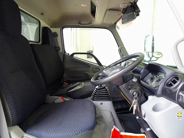 坂道発進補助装置　車線逸脱警報装置　衝突被害軽減ブレーキ　アイドリングストップ　フォグランプ　トラクションコントロール　ハイルーフ|日野 デュトロ 2KG-XZU605M(2WD)の写真6