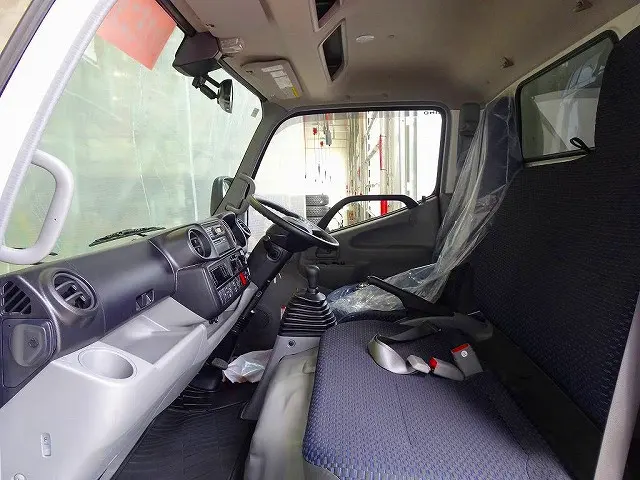 坂道発進補助装置　車線逸脱警報装置　衝突被害軽減ブレーキ　アイドリングストップ　フォグランプ　トラクションコントロール　ハイルーフ|日野 デュトロ 2KG-XZU605M(2WD)の写真8