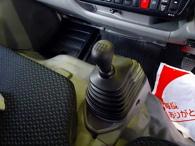 フロア6MT|日野 デュトロ 2KG-XZU605M(2WD)の写真16