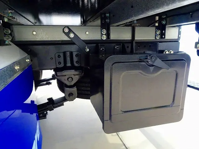 燃料タンク80L　左シャシリア工具箱|日野 デュトロ 2KG-XZU605M(2WD)の写真38