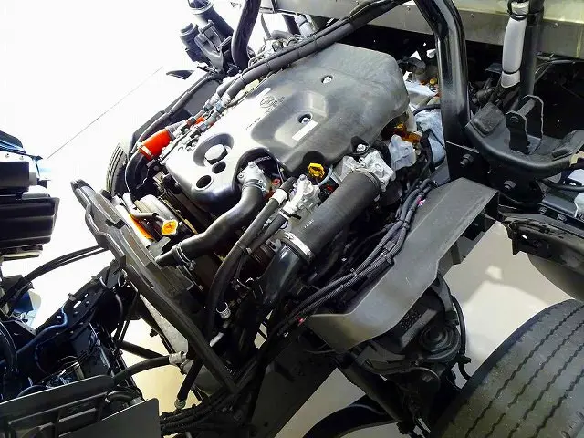 エンジンルーム|いすゞ エルフ SKG-NPR85AN(2WD)の写真38