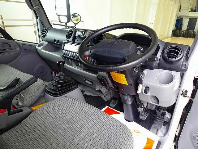 AC　PS　PW　SRS　ABS　集中ドアロック　左電格ミラー　AM/FMラジオ　ETC　バックモニター　ターボ　フォグランプ|トヨタ トヨエース LDF-KDY281(4WD)の写真5