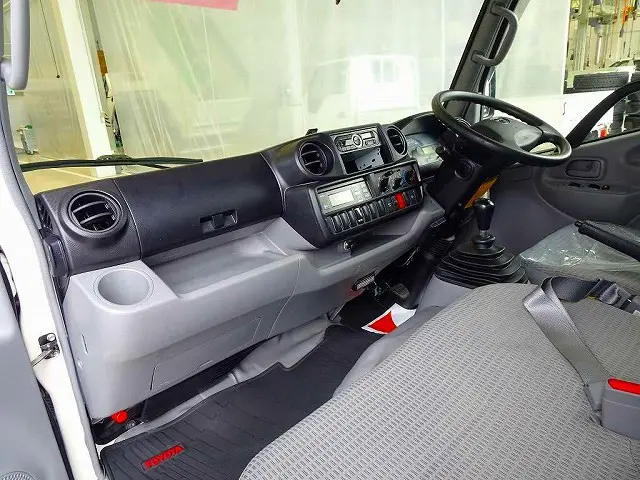 AC　PS　PW　SRS　ABS　集中ドアロック　左電格ミラー　AM/FMラジオ　ETC　バックモニター　ターボ　フォグランプ|トヨタ トヨエース LDF-KDY281(4WD)の写真7