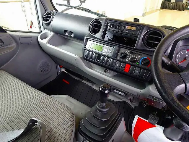 AC　PS　PW　SRS　ABS　集中ドアロック　左電格ミラー　AM/FMラジオ　ETC　バックモニター　ターボ　フォグランプ|トヨタ トヨエース LDF-KDY281(4WD)の写真9