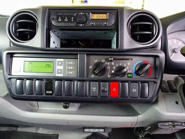 AC　PS　PW　SRS　ABS　集中ドアロック　左電格ミラー　AM/FMラジオ　ETC　バックモニター　ターボ　フォグランプ|トヨタ トヨエース LDF-KDY281(4WD)の写真10