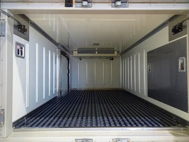 荷台内寸：293×155×105/109　床ステンレス/プラスチックすのこ付　左サイドスライドドア　水抜き穴前後2対　荷室灯1個　リアバンパーステップ折り畳み格納式　-22度～35度設定　-12度確認|トヨタ トヨエース LDF-KDY281(4WD)の写真22