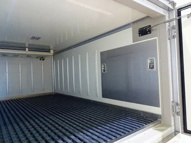 荷台内寸：293×155×105/109　床ステンレス/プラスチックすのこ付　左サイドスライドドア　水抜き穴前後2対　荷室灯1個　リアバンパーステップ折り畳み格納式　-22度～35度設定　-12度確認|トヨタ トヨエース LDF-KDY281(4WD)の写真26