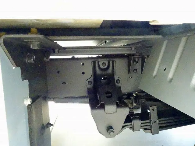 左シャシリア工具箱　シャーシは 錆止め/マフラー塗装 仕上げに力を入れています。|トヨタ トヨエース LDF-KDY281(4WD)の写真37