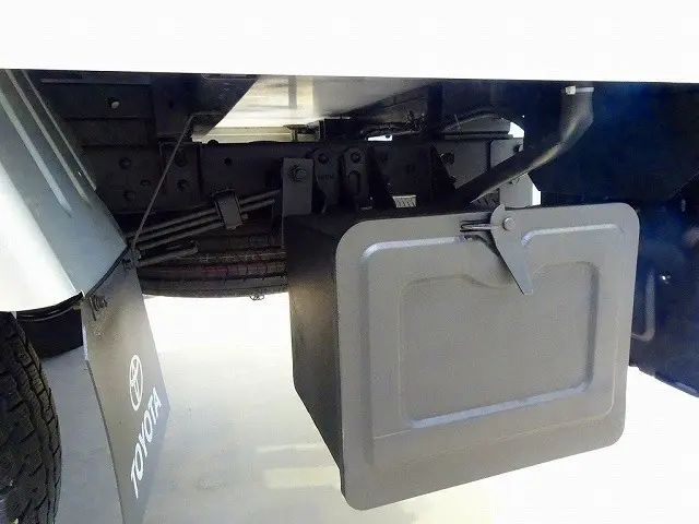 左シャシリア工具箱　シャーシは 錆止め/マフラー塗装 仕上げに力を入れています。|トヨタ トヨエース LDF-KDY281(4WD)の写真38