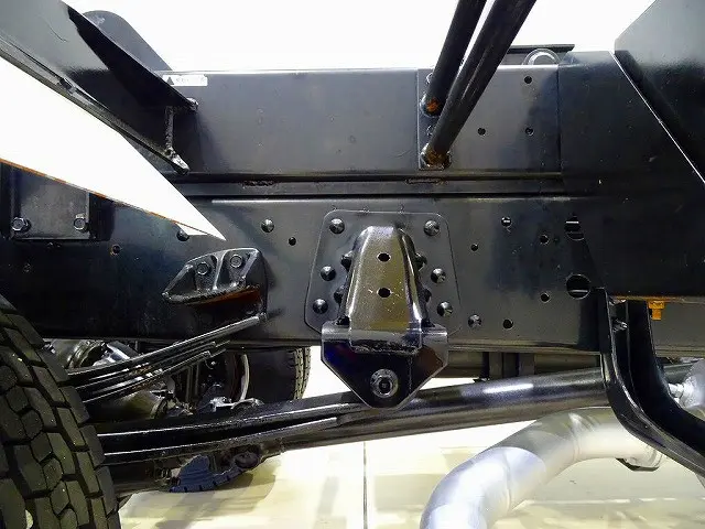 燃料タンク200L 右シャシ中央工具箱 シャーシは 錆止め/マフラー塗装 仕上げに力を入れています。|日野 レンジャー TKG-FD7JGAA(2WD)の写真45