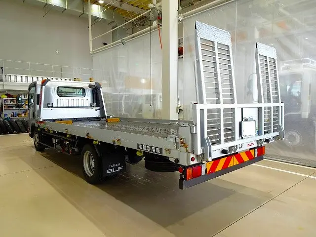 いすゞ エルフ 2RG-NPR88AN(2WD)の写真4