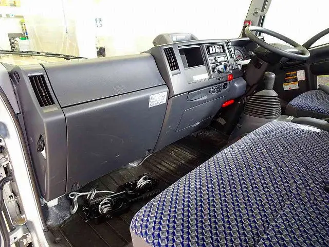 いすゞ エルフ 2RG-NPR88AN(2WD)の写真7