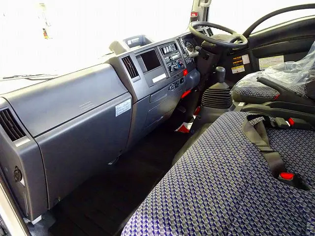 AC PS PW SRS ABS キーレス 左右電格ミラー/ヒーター ラジオ ターボ 排気ブレーキ HSA 車線逸脱警報装置 PCB アイドリングストップ フォグランプ ASR 室内蛍光灯|いすゞ エルフ 2RG-NPR88AN(2WD)の写真7