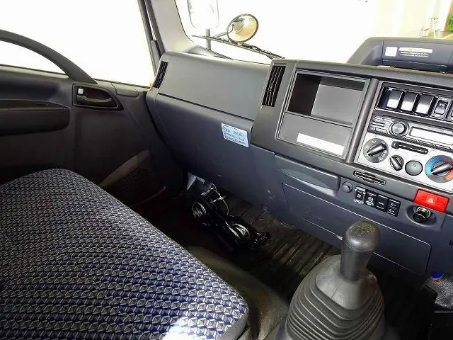 いすゞ エルフ 2RG-NPR88AN(2WD)の写真9