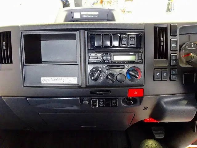 AC PS PW SRS ABS キーレス 左右電格ミラー/ヒーター ラジオ ターボ 排気ブレーキ HSA 車線逸脱警報装置 PCB アイドリングストップ フォグランプ ASR 室内蛍光灯|いすゞ エルフ 2RG-NPR88AN(2WD)の写真10