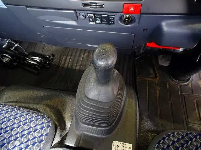いすゞ エルフ 2RG-NPR88AN(2WD)の写真15