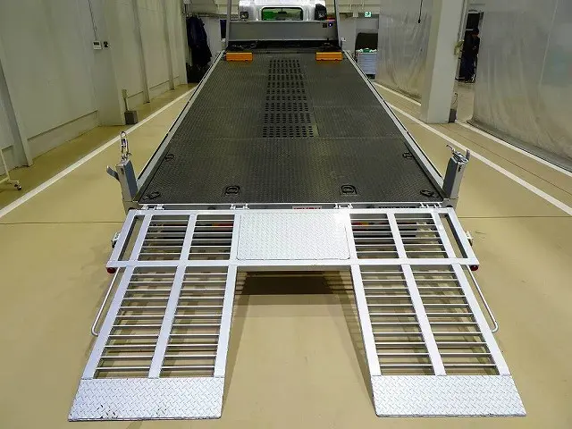 荷台内寸:567×216×10 ユニック/Neo5 ラジコン/ウインチ付 左右アオリ開閉式 油圧テールゲート 床フック12個 荷台タイヤ止め2個 作業灯2個 大型ミラー1個 荷締めワイヤーガチャ2個|いすゞ エルフ 2RG-NPR88AN(2WD)の写真29