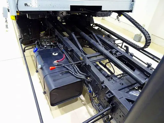 荷台内寸:567×216×10 ユニック/Neo5 ラジコン/ウインチ付 左右アオリ開閉式 油圧テールゲート 床フック12個 荷台タイヤ止め2個 作業灯2個 大型ミラー1個 荷締めワイヤーガチャ2個|いすゞ エルフ 2RG-NPR88AN(2WD)の写真31