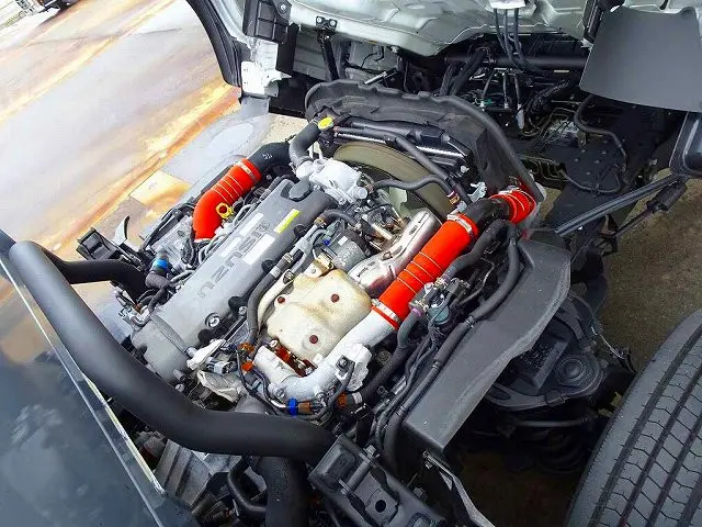 エンジンルーム|いすゞ エルフ 2RG-NPR88AN(2WD)の写真38
