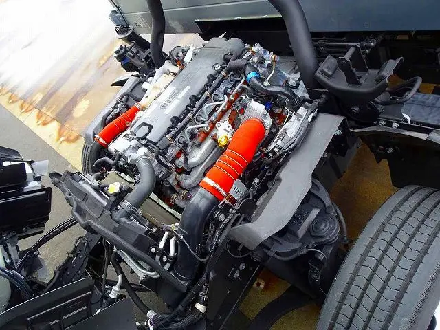 エンジンルーム|いすゞ エルフ 2RG-NPR88AN(2WD)の写真39