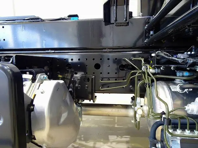 消火器1個 右シャシフロント工具箱 左シャシ中央工具入れケース|いすゞ フォワード 2RG-FRR90S4(2WD)の写真43