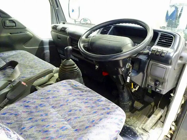 いすゞ エルフ KRーNKR81LV(2WD)の写真5