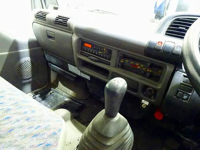 いすゞ エルフ KRーNKR81LV(2WD)の写真9