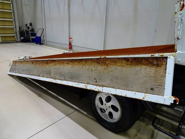 荷台内寸:440×180×40 古河ユニック/UC-28FS 三方開 左右リア支柱脱着可 荷台床縞鋼板 前立て鳥居鉄板張り/上部枕木/作業灯1個|いすゞ エルフ KRーNKR81LV(2WD)の写真27