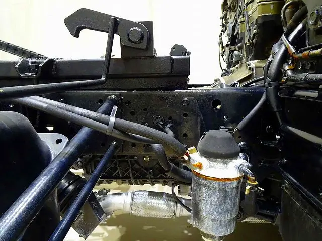 メッキホイールカバー 右シャシ中央工具箱 シャーシは 錆止め/マフラー塗装 仕上げに力を入れています。|いすゞ エルフ KRーNKR81LV(2WD)の写真46