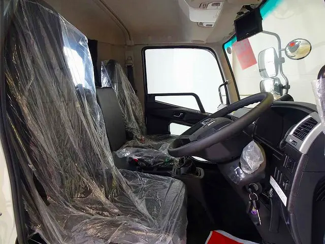 AAC　PS　PW　SRS　ABS　キーレス　左電格ミラー　AM/FM　バックモニター　アドブルー　排気ブレーキ　EZGO　車線逸脱警報装置　衝突被害軽減ブレーキ　フォグランプ　室内LED灯/カーテン|三菱 ファイター 2KG-FK72F(2WD)の写真6