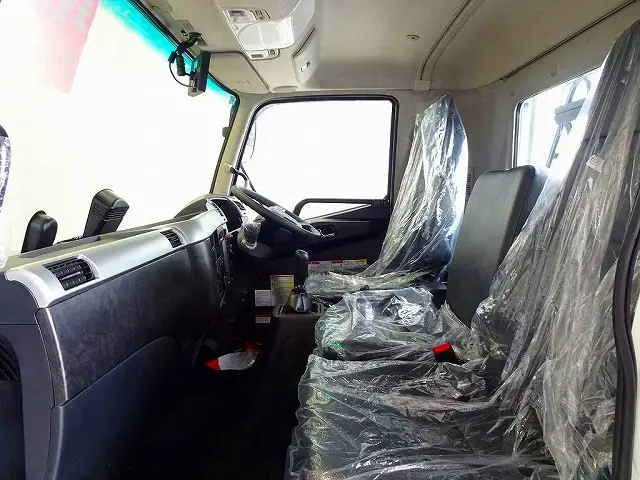 AAC　PS　PW　SRS　ABS　キーレス　左電格ミラー　AM/FM　バックモニター　アドブルー　排気ブレーキ　EZGO　車線逸脱警報装置　衝突被害軽減ブレーキ　フォグランプ　室内LED灯/カーテン|三菱 ファイター 2KG-FK72F(2WD)の写真8