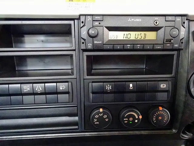 AAC　PS　PW　SRS　ABS　キーレス　左電格ミラー　AM/FM　バックモニター　アドブルー　排気ブレーキ　EZGO　車線逸脱警報装置　衝突被害軽減ブレーキ　フォグランプ　室内LED灯/カーテン|三菱 ファイター 2KG-FK72F(2WD)の写真10