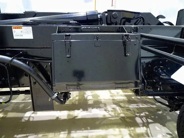 燃料タンク100L　左シャシ中央工具箱|三菱 ファイター 2KG-FK72F(2WD)の写真40