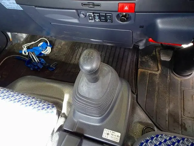 いすゞ エルフ 2RG-NPR88AN(2WD)の写真15