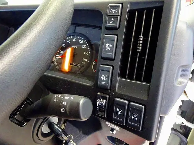 いすゞ エルフ 2RG-NPR88AN(2WD)の写真15