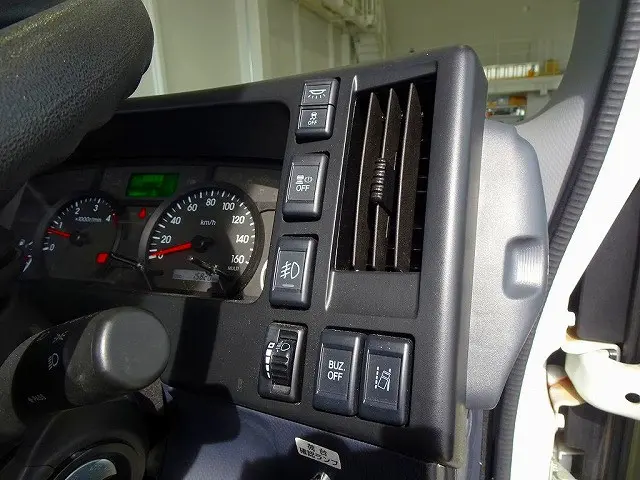 いすゞ エルフ 2RG-NPR88AN(2WD)の写真17