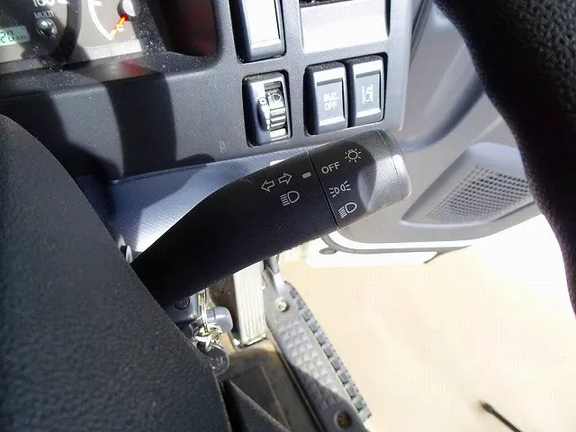 いすゞ エルフ 2RG-NPR88AN(2WD)の写真20