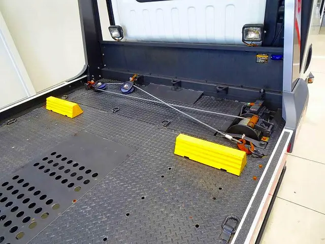 荷台内寸：567×207×11　古河ユニック/Neo5　UC-35NERS　ラジコン/ウインチ付　床フック12個　荷台タイヤ止め2個　作業灯2個　大型ミラー1個　荷締めワイヤーガチャ2個|いすゞ エルフ 2RG-NPR88AN(2WD)の写真20