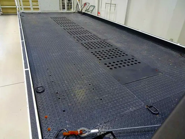 荷台内寸：567×207×11　古河ユニック/Neo5　UC-35NERS　ラジコン/ウインチ付　床フック12個　荷台タイヤ止め2個　作業灯2個　大型ミラー1個　荷締めワイヤーガチャ2個|いすゞ エルフ 2RG-NPR88AN(2WD)の写真23